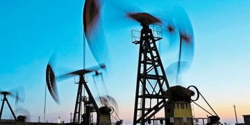 Brent toca máximo de 3 años por decisión de la OPEP+ de mantener suministros