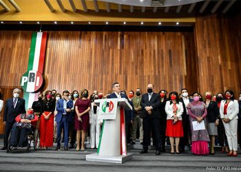 La reforma eléctrica de López Obrador abre una grieta en el PRI