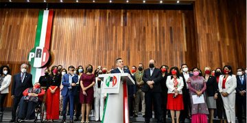 La reforma eléctrica de López Obrador abre una grieta en el PRI