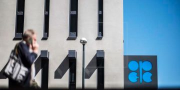 La OPEP revisa levemente al alza la demanda mundial de su petróleo