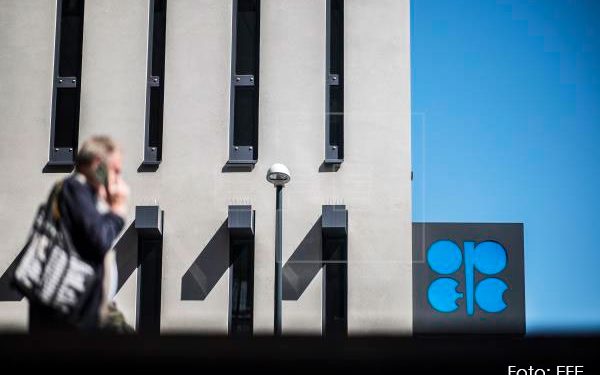 La OPEP revisa levemente al alza la demanda mundial de su petróleo