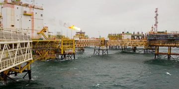 Obreros de ICA paran labores en Dos Bocas