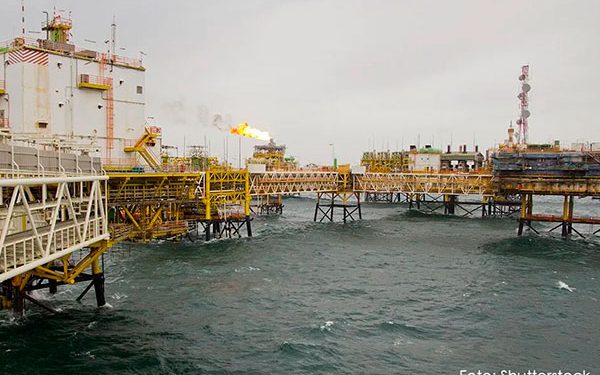 Obreros de ICA paran labores en Dos Bocas