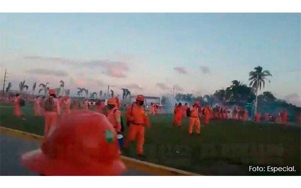 Obreros de ICA paran labores en Dos Bocas