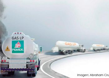 Precios del petróleo cierran con ligera caída tras sesión volátil