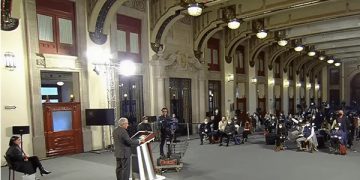 Sin cambio en 2018, Pemex y CFE estarían ya en bancarrota: AMLO