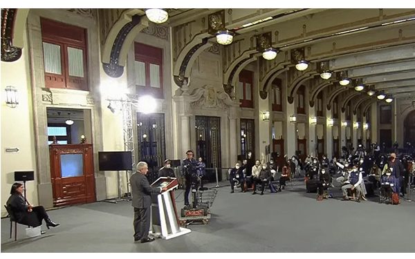 Sin cambio en 2018, Pemex y CFE estarían ya en bancarrota: AMLO