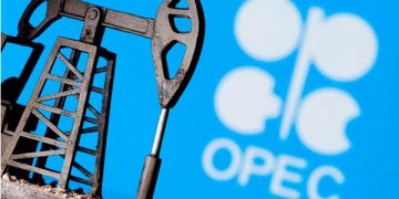 OPEP+ aumentará a 400,000 barriles diarios la producción de petróleo en diciembre