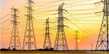 Precios del petróleo cierran con ligera caída tras sesión volátil