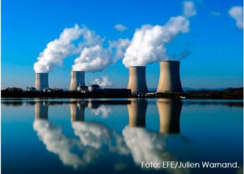 Francia volverá a usar energía nuclear, ante cambio climático