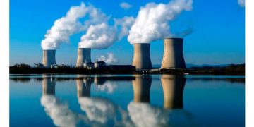 Francia volverá a usar energía nuclear, ante cambio climático