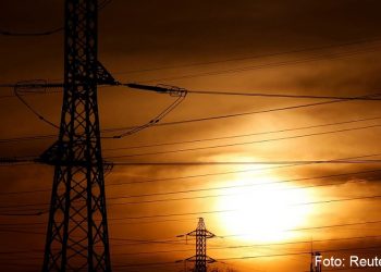 Sector eléctrico, el más golpeado en primeros tres años de AMLO: expertos