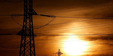 Sector eléctrico, el más golpeado en primeros tres años de AMLO: expertos