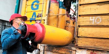 CFE tiene 24 horas para suspender contrataciones para centrales de gas o caerá en desacato