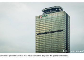 Petróleo sube impulsado por caída de reservas en Estados Unidos