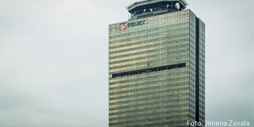 Petróleo sube impulsado por caída de reservas en Estados Unidos