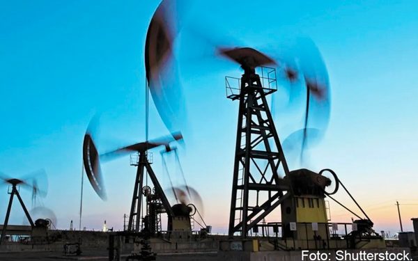 Petróleo sube casi 2 dólares ante posible intervención de la OPEP+ si aumenta superávit