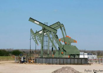 Petróleo sube más de 3 dólares antes de reunión de la OPEP sobre la variante Ómicron