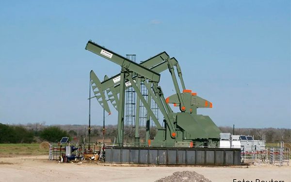 Petróleo sube más de 3 dólares antes de reunión de la OPEP sobre la variante Ómicron