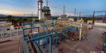 CFE tiene 24 horas para suspender contrataciones para centrales de gas o caerá en desacato