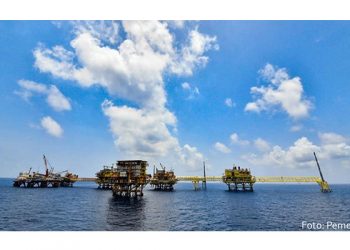 Trabajadores petroleros se alistan para elegir un nuevo líder sindical de Pemex