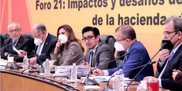 Chocan economistas y CFE por impacto en la hacienda pública durante foro de la reforma eléctrica