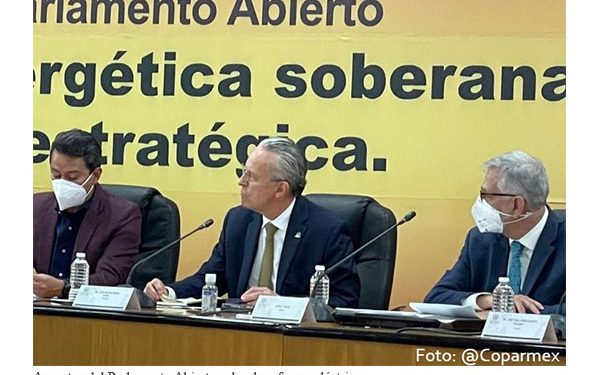 Amparos orillaron a AMLO a impulsar la reforma eléctrica: especialista