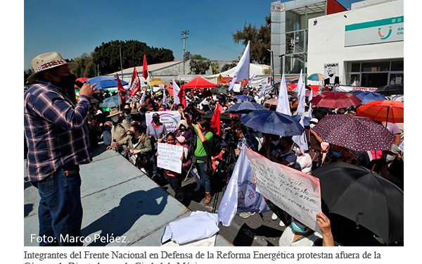 Chocan economistas y CFE por impacto en la hacienda pública durante foro de la reforma eléctrica