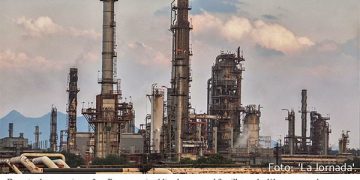 Amparos orillaron a AMLO a impulsar la reforma eléctrica: especialista