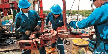 Petróleo baja hasta 93 centavos antes de nuevas pláticas nucleares entre EU e Irán