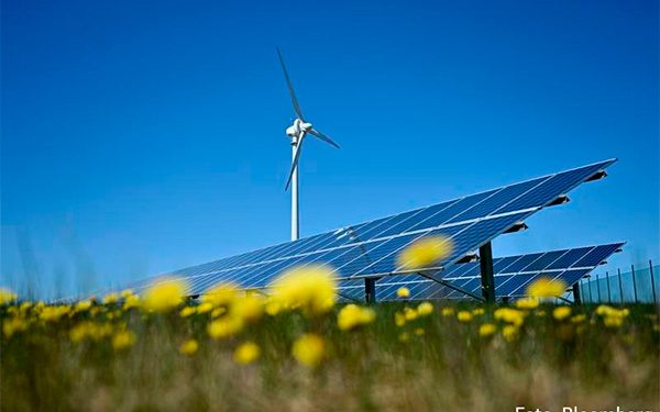 Ken Salazar reconoce dificultades de empresas de Estados Unidos para obtener permisos para energía en México