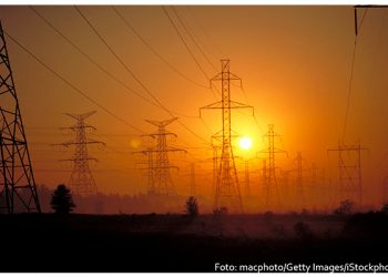 ‘Ganchos’ a Iberdrola: CRE le retirará permisos para generar energía eléctrica