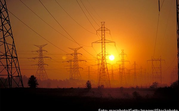 ‘Ganchos’ a Iberdrola: CRE le retirará permisos para generar energía eléctrica