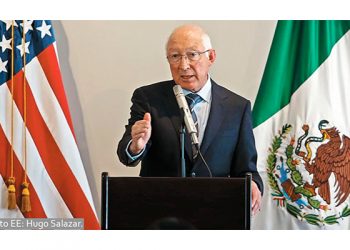 Ken Salazar reconoce dificultades de empresas de Estados Unidos para obtener permisos para energía en México