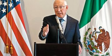 Ken Salazar reconoce dificultades de empresas de Estados Unidos para obtener permisos para energía en México