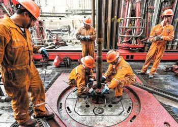 Altos precios del crudo permitirían restar apoyo del gobierno a Pemex