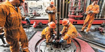 Altos precios del crudo permitirían restar apoyo del gobierno a Pemex