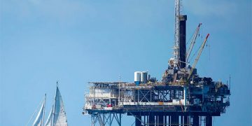 ‘Ganchos’ a Iberdrola: CRE le retirará permisos para generar energía eléctrica