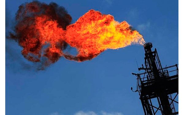 La CNH se prepara para multar a Pemex por ‘excesiva’ quema de gas en Ixachi