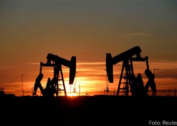 El petróleo se estabiliza a medida que los riesgos de suministro enfrentan vientos en contra económicos