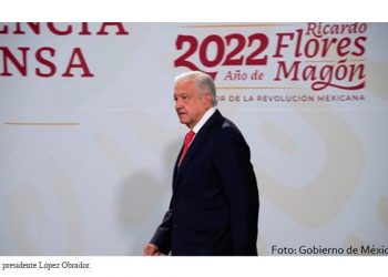 AMLO abre puerta a inversiones extranjeras en energía solar, pero solo si administran Sener y CFE