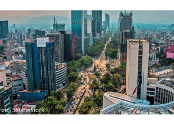 FMI mejora su proyección de crecimiento para México este año, pero pasa tijera al PIB del 2023