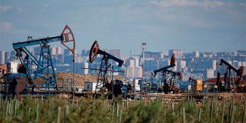 Los precios del petróleo caen antes de una posible gran subida de tipos en EE.UU.