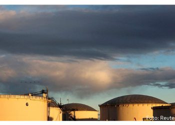 Los precios del petróleo caen a medida que Libia reanuda la producción, la perspectiva de la demanda mundial se oscurece