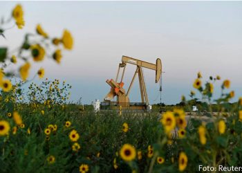 Petróleo sube casi 3% por las interrupciones de suministro en Libia y Noruega