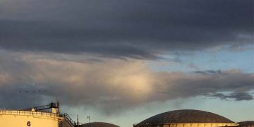 Petróleo cae por deslucida demanda de gasolina en verano en EEUU