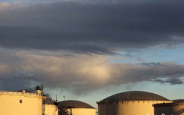 Petróleo cae por deslucida demanda de gasolina en verano en EEUU