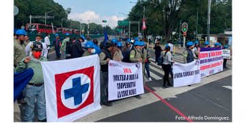 Trabajadores de Cruz Azul demandan frente a CFE restablecimiento del servicio