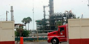 Uso de capacidad de proceso de crudo de Pemex fue de 50%