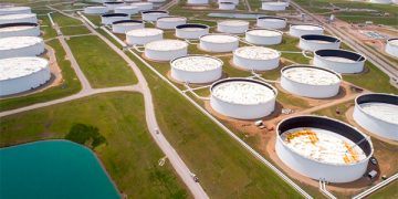 Ejecutivos petroleros de EE. UU. temen recesión y persistente escasez de suministro: sondeo de la Fed de Dallas